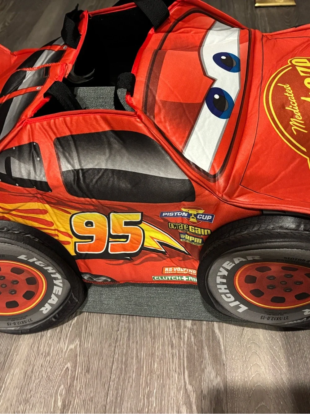Lightning McQueen Cars 3D Racecar costume - Picture 6 of 8